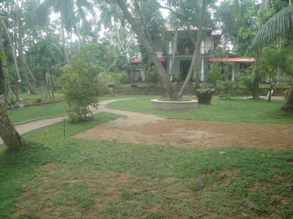 Priyanka Villa Bentota Buitenkant foto